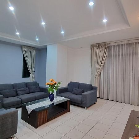 Kenyalang Emerald Riverine Resort Homestay Kuching Exterior foto